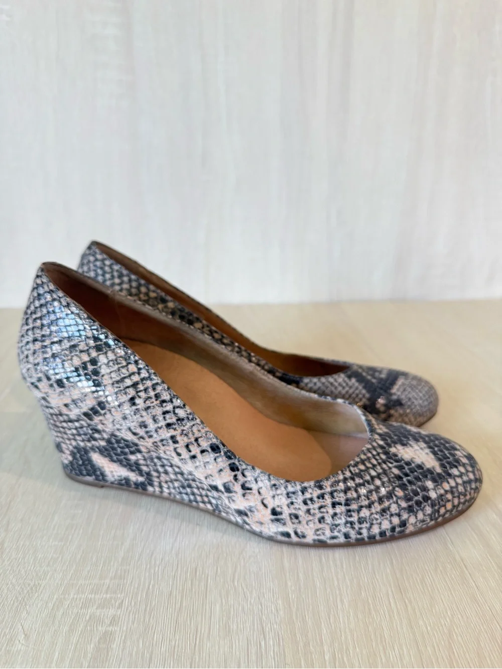 Vionic Antonia Snake Print Wedge Pumps Women’s Size 10 Orthotic Comfort